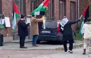 Spalili izraelską flagę przed synagogą. Szwedzka policja nie reagowała