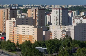 Licytują się na klatkach, kupują w ciemno. Ostatni dzwonek na tani kredyt