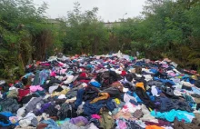 Lublin: Dzikie wysypisko ubrań. Strażnicy miejscy już ustalili kto je podrzucił