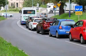 Właściciele starych aut w opałach. Rząd ma nowe plany na zakazy