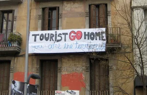 Turyści, do domu! Czyli jak masowa turystyka zmienia Barcelonę