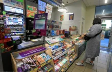 Psycholog: "Żabka to największy dystrybutor uzależnień w Polsce"! Alko+Zdrapka