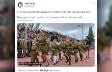 Karykaturalna parada wojskowa przedszkolaków w Rosji.