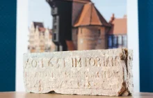 Gdańsk: Podczas remontu Żurawia natrafiono na kamień wodny z 1651 roku