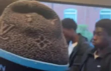 Rodowity Brytyjczyk w autobusie