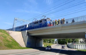 Wypadek na torach w Tarnowie. Nie żyje mężczyzna potrącony przez pociąg.