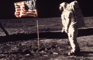 AI sugeruje, że zdjęcia z lądowania na Księżycu misji Apollo 11 to fałszerstwo
