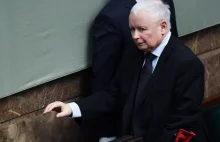 Jarosław Kaczyński przegrał z Radosławem Sikorskim. Wpłacił pieniądze na