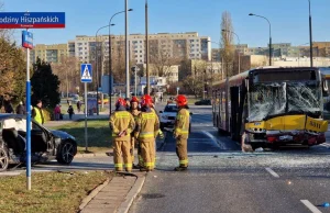 Zderzenie BMW z autobusem Warszawie wiele osób poszkodowanych