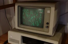 Efekt liter z Matrixa na komputerze IBM PC 5150 i monitorze 5151