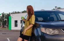 Młodzi kierowcy boją się stacji benzynowych. Co czwarty staje na drodze