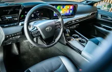 Cena luksusowej Toyoty spadła z 340 400 zł do 135 900 zł