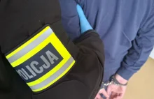 Pijany 21-latek potrącił policjantów i uniknął aresztu