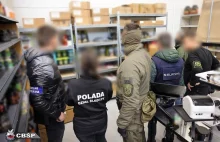 Służby rozbiły grupę, która sprzedawała suplementy diety. W składzie narkotyki i