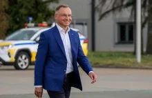 Andrzej Duda poleciał do Paryża kibicować polskim sportowcom