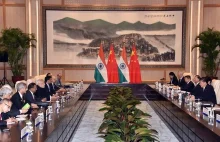Indie rozmieszczają wojska na granicy z Chinami