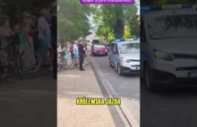 Skolim w eskorcie Straży Miejskiej na sygnałach i z kogutem na dachu mercedesa!