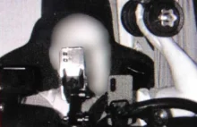 Pędził autostradą i ćwiczył hantlami. Kierowca ciężarówki uniknął mandatu