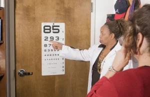 Model GPT-4 diagnozuje choroby oczu lepiej niż lekarze nie będący specjalistami