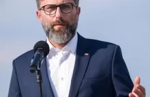 Kuczmierowski stawił się w sądzie. "Uwagę przykuł mechanizm" na nodze