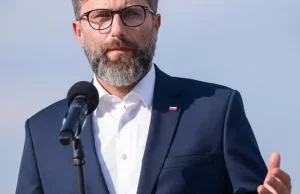 Kuczmierowski stawił się w sądzie. "Uwagę przykuł mechanizm" na nodze