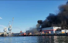 Płonie hala magazynowa na terenie Portu Gdańsk [WIDEO]