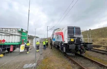 Tankowanie polskiej lokomotywy wodorowej Pesa 6Dn