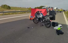 Motocyklista zginął po zderzeniu z ciężarówką. Tragiczny wypadek na A1 ZDJĘCIA