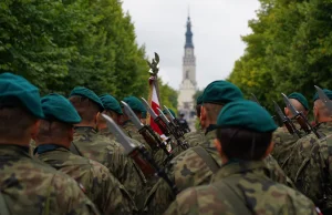 100 tys. żołnierzy brakuje nam do największej armii lądowej w Europie. Rząd kusi