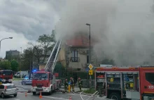 Kłęby dymu nad Krakowem. Strażacy walczą z pożarem