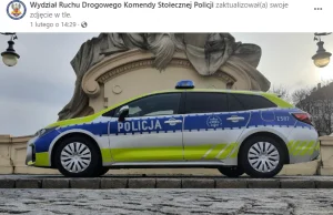 Policja pokazała nowy radiowóz. Na zdjęciu jest zaparkowany na zakazie