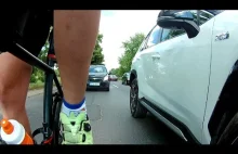 Rowerzysta niekorzystający ze ścieżki vs kierowca spychający z jezdni