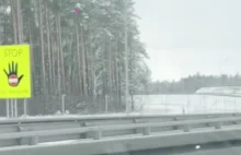 Tir wjeżdża pod prąd na S3 pomimo 3 znaków zakazu i podwójnej ciągłej