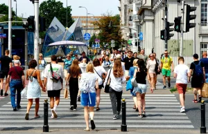 "Polacy nie zarabiają wcale tak dużo". GUS podał medianę wynagrodzeń