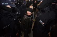 Fotoreporterka oskarżona o kopnięcie policjanta uniewinniona. Wyrok prawomocny