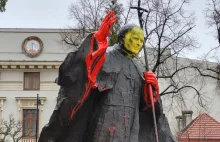 Łódź: Zdewastowany pomnik Jana Pawła II. Sprawca zatrzymany