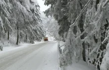 Czechy. Śnieżyce. Atak zimy w Czechach. Stan klęski żywiołowej i tysiące domów b