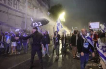 Izrael. Tysiące ludzi wyszły na ulice po zdymisjonowaniu ministra obrony