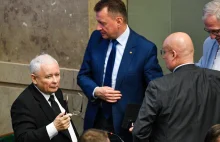 Rząd skierował do Sejmu wniosek o referendum. Skorygował pytania