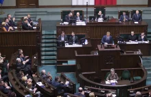 PiS na prowadzeniu w najnowszym sondażu IPSOS