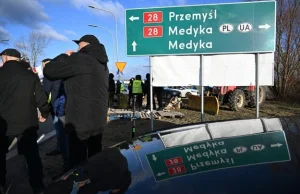 Rolnicy wznowili blokadę przejścia w Medyce