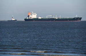 Mimo sankcji europejskie statki wywożą miliony ton paliw z Rosji