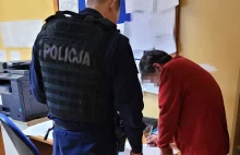 Ukrainiec kradł perfumy. W trakie zatrzymania funkcjonariusze znaleźli przy nim