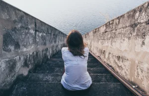 Osobowość unikająca oznacza bolesną samotność. Oto 7 oznak | Zdrowie Radio