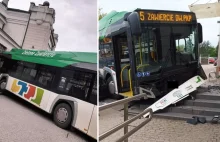 Zawiercie. Autobus wjechał w budynek dworca PKP. Są zniszczenia