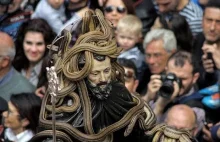 Katolicka procesja z wężami