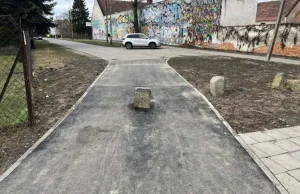 Wrocław: Nowy chodnik, stary słupek. Za to zabytkowy!