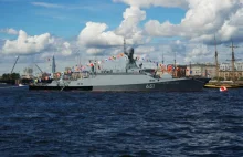 Rosjanie będą przewozić swoich turystów na Krym... okrętami wojennymi