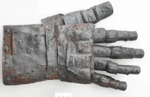 Odkrycie rękawicy pancernej z XIV wieku w Kyburgu w Szwajcarii