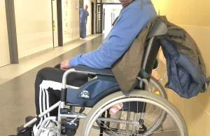 Starszy człowiek nikomu już niepotrzeby